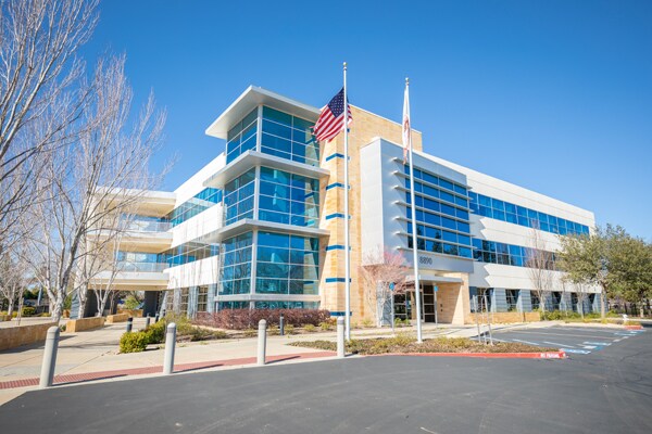 8890 Cal Center Dr, Sacramento, CA à louer - Photo du bâtiment - Image 2 de 20