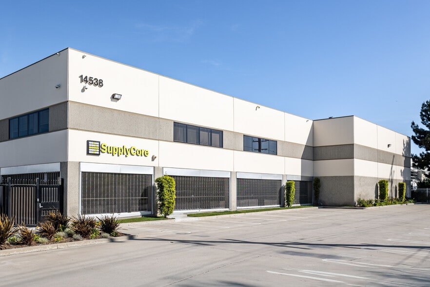14520-14534 Garfield Ave, Paramount, CA for lease - Building Photo - Image 3 of 11