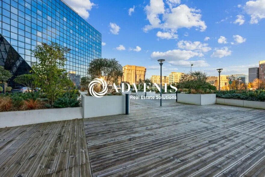Bureau dans Noisy-le-Grand à louer - Photo du bâtiment - Image 2 de 20