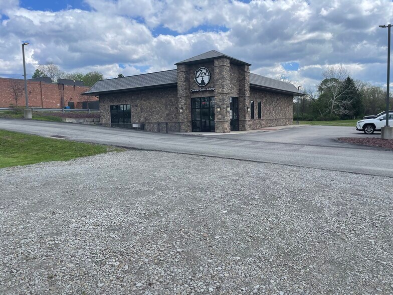 2189 Hulton Road Parcel & Restaurant portefeuille de 2 propriétés à vendre sur LoopNet.ca - Photo du bâtiment - Image 3 de 5