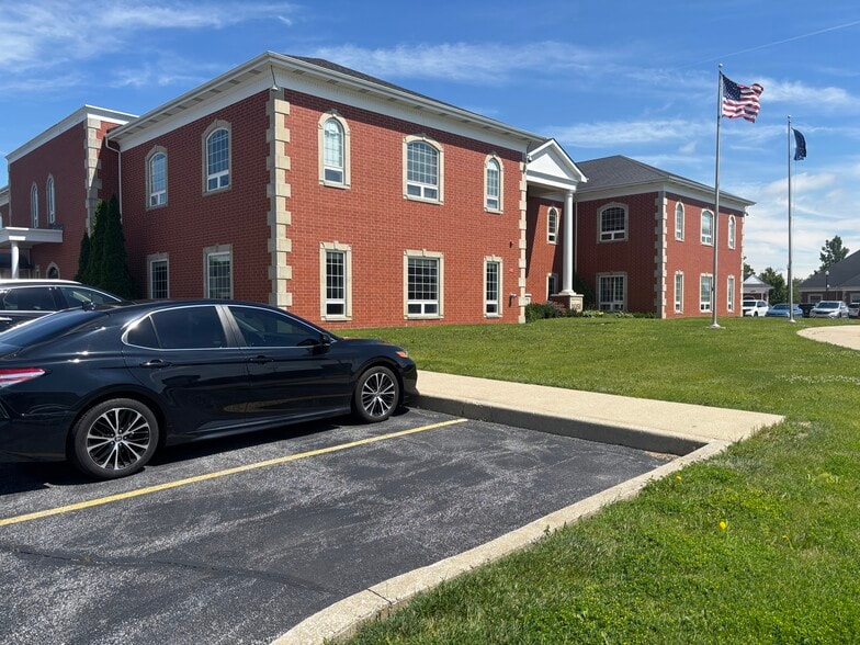 11051 Broadway, Crown Point, IN for lease - Building Photo - Image 3 of 16