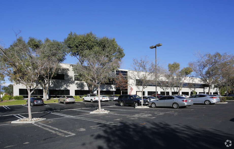 685 E Carnegie Dr, San Bernardino, CA for lease - Building Photo - Image 2 of 4