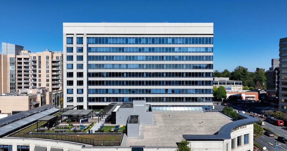 5404 Wisconsin Ave, Chevy Chase, MD for lease - Building Photo - Image 3 of 45