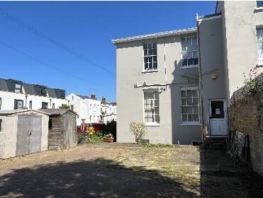 11 Carlton St, Cheltenham à vendre - Photo du bâtiment - Image 2 de 5