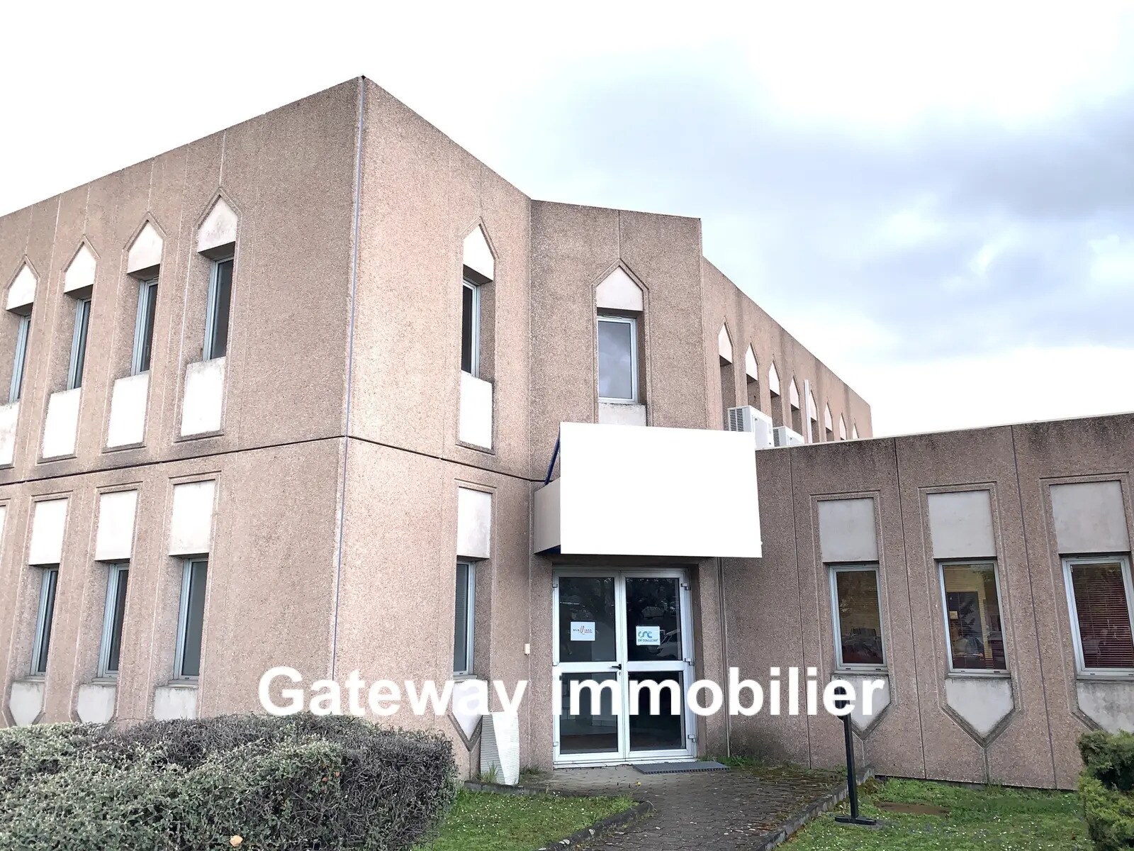 Office in Clermont-Ferrand for lease Building Photo- Image 1 of 14