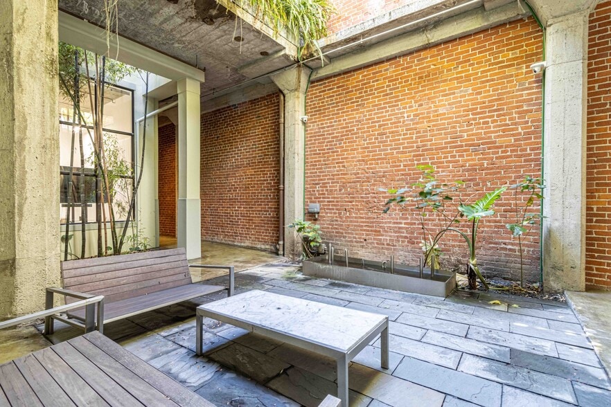 164 Townsend St, San Francisco, CA for lease - Building Photo - Image 3 of 14