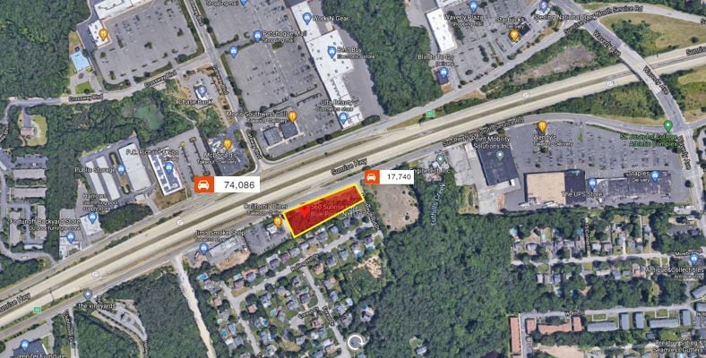 560 Sunrise Hwy, Blue Point, NY for sale - Building Photo - Image 2 of 3