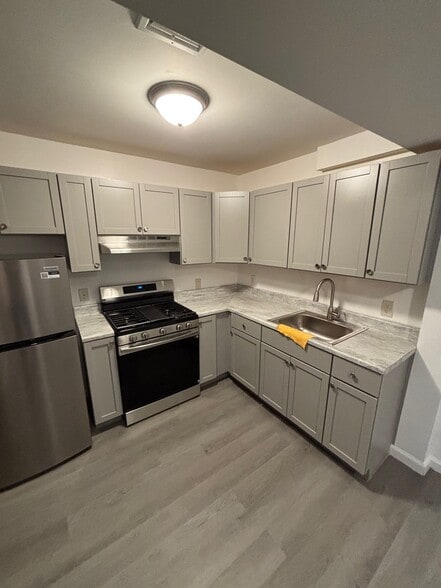 98 Montgomery Ave, Staten Island, NY à vendre - Photo du bâtiment - Image 2 de 7