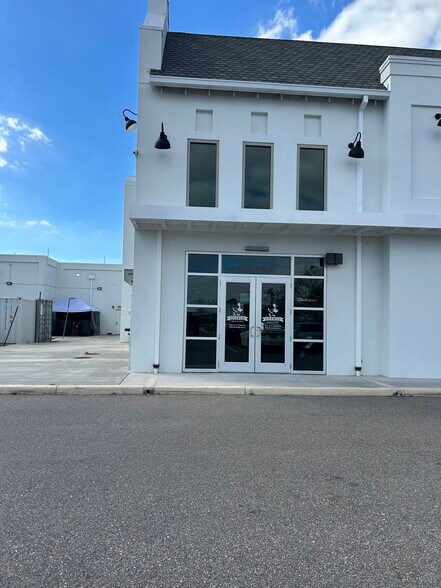 5212 Bridge St, Tampa, FL à louer - Photo du bâtiment - Image 2 de 18