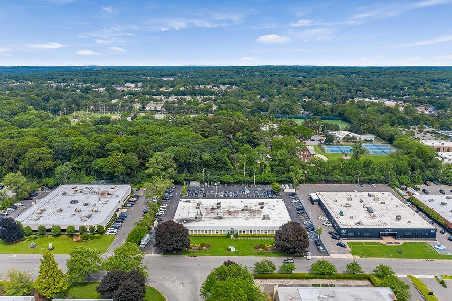 80 Crossways Park Dr, Woodbury, NY à louer - Photo du bâtiment - Image 3 de 15