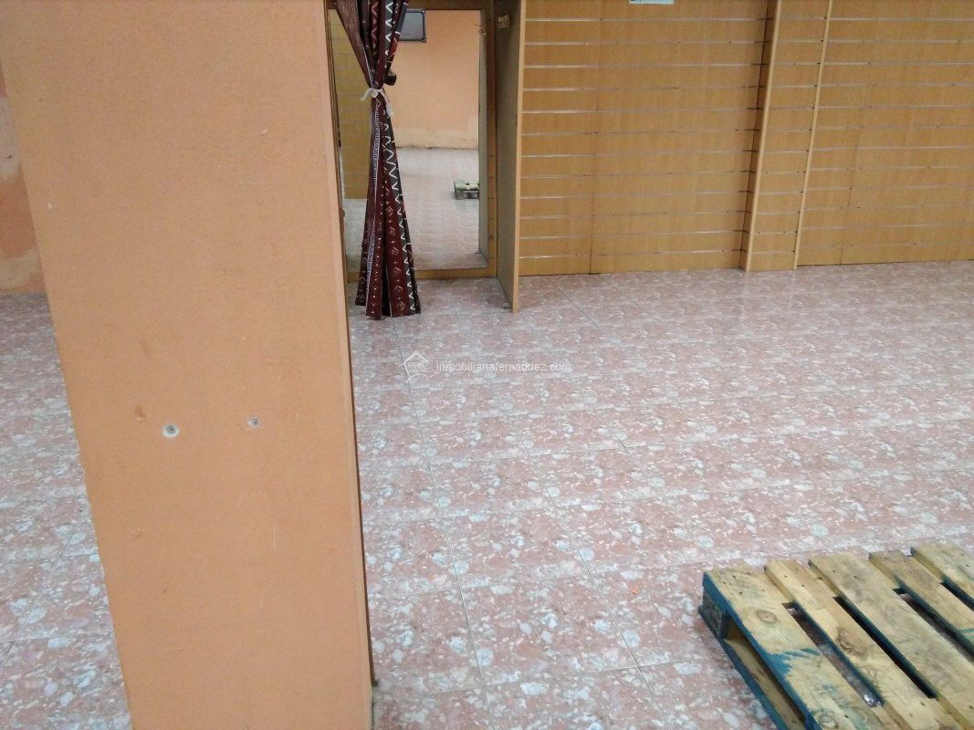 Retail in Cáceres, Cáceres for sale Interior Photo- Image 1 of 11