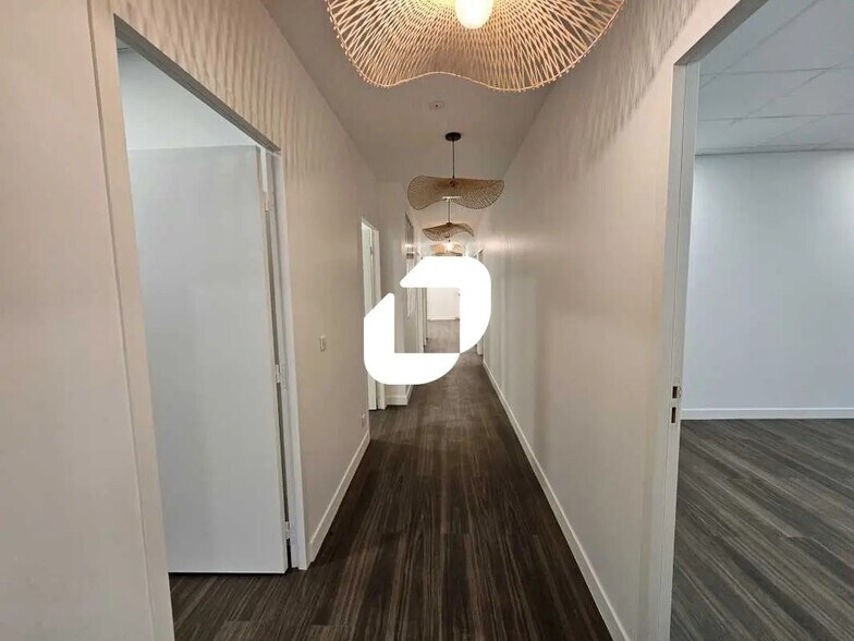 Bureau dans Viroflay à louer - Photo du bâtiment - Image 3 de 14