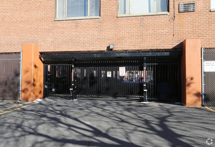 950 Asylum Ave, Hartford, CT for sale - Building Photo - Image 2 of 6