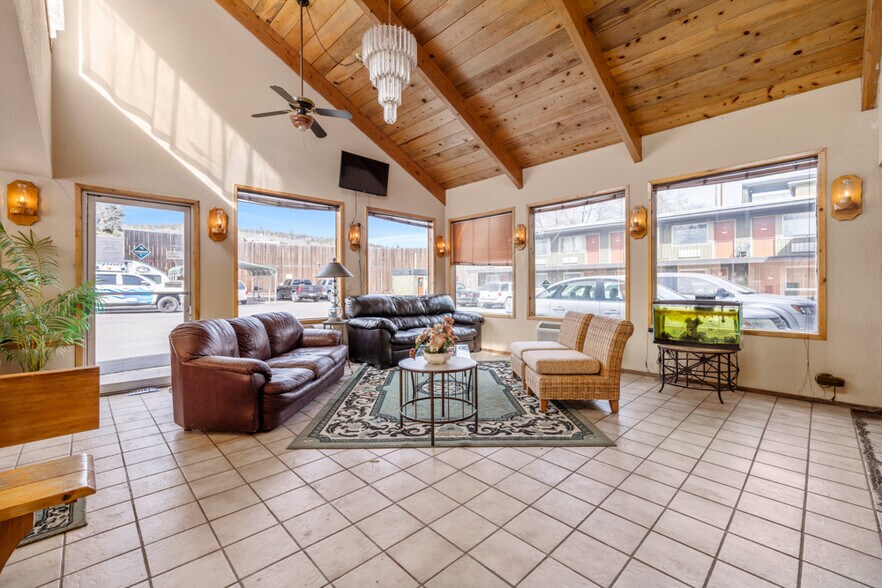 11 Main St, Klamath Falls, OR à vendre - Photo du bâtiment - Image 3 de 12