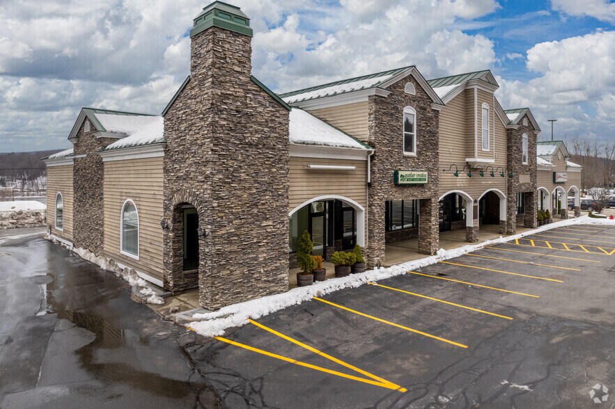 11 George's Fld, Hinsdale, NH à louer - Photo du bâtiment - Image 2 de 15