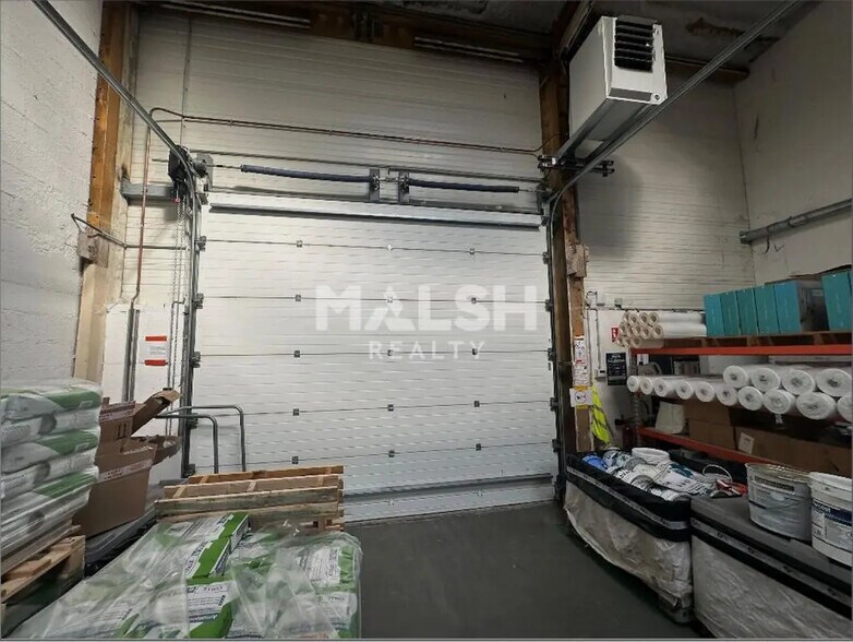 Bureau dans Vaulx-en-Velin à louer - Photo du bâtiment - Image 2 de 7