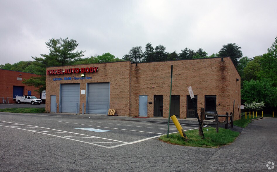 7941 Cluny Ct, Springfield, VA à louer - Photo du bâtiment - Image 3 de 5