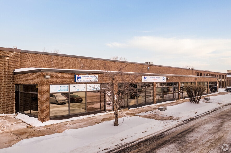 9 St de la Place du Commerce, Brossard, QC à louer - Photo du bâtiment - Image 3 de 4