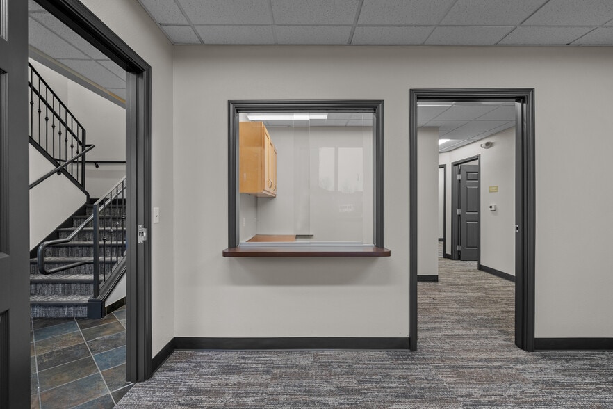 1184 McGee Ct NE, Keizer, OR for lease - Interior Photo - Image 2 of 11