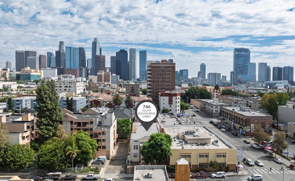 746 S Bonnie Brae St, Los Angeles, CA à vendre - Photo du bâtiment - Image 2 de 10