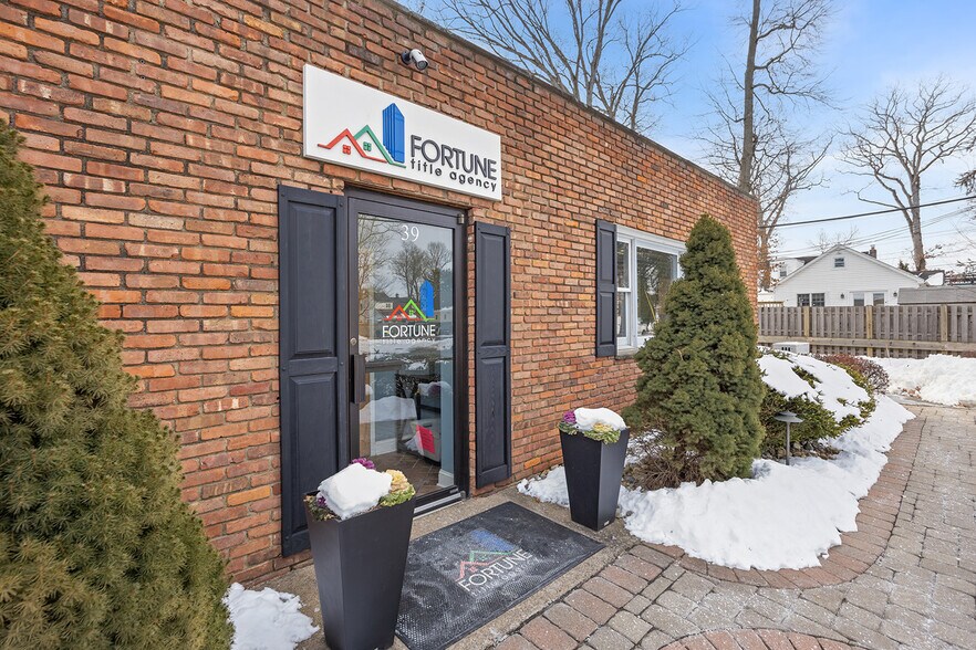 39 Woodland Rd, Roseland, NJ à vendre - Photo du bâtiment - Image 3 de 32
