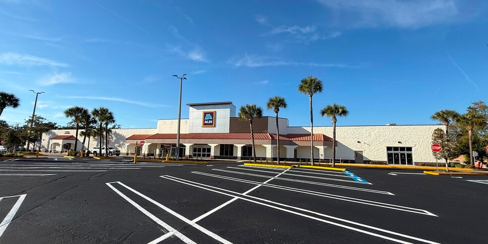 353-393 W Granada Blvd, Ormond Beach, FL for lease - Building Photo - Image 2 of 3