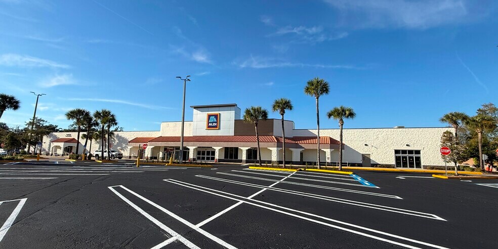 353-393 W Granada Blvd, Ormond Beach, FL à louer - Photo du bâtiment - Image 2 de 3