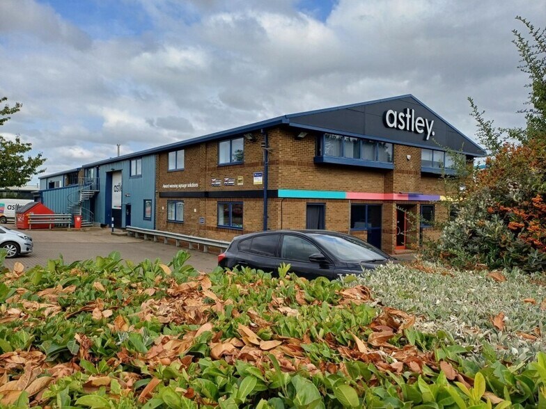 18 Linnell Way, Kettering à louer - Photo du bâtiment - Image 2 de 2