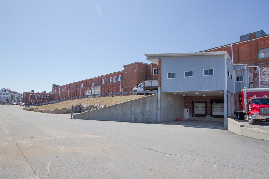 84 Gifford St, New Bedford, MA for lease - Building Photo - Image 3 of 11