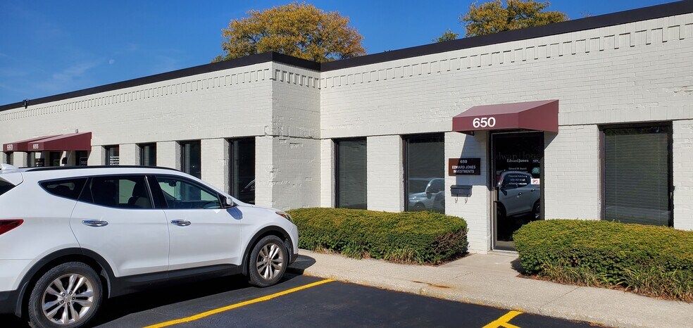 710 E Ogden Ave, Naperville, IL à louer - Photo du bâtiment - Image 3 de 7