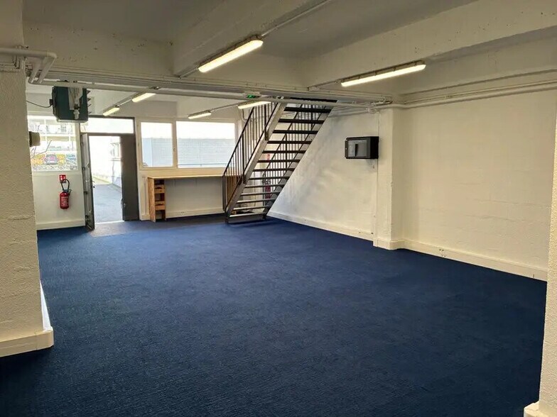 Bureau dans Montreuil à louer - Photo du bâtiment - Image 1 de 17