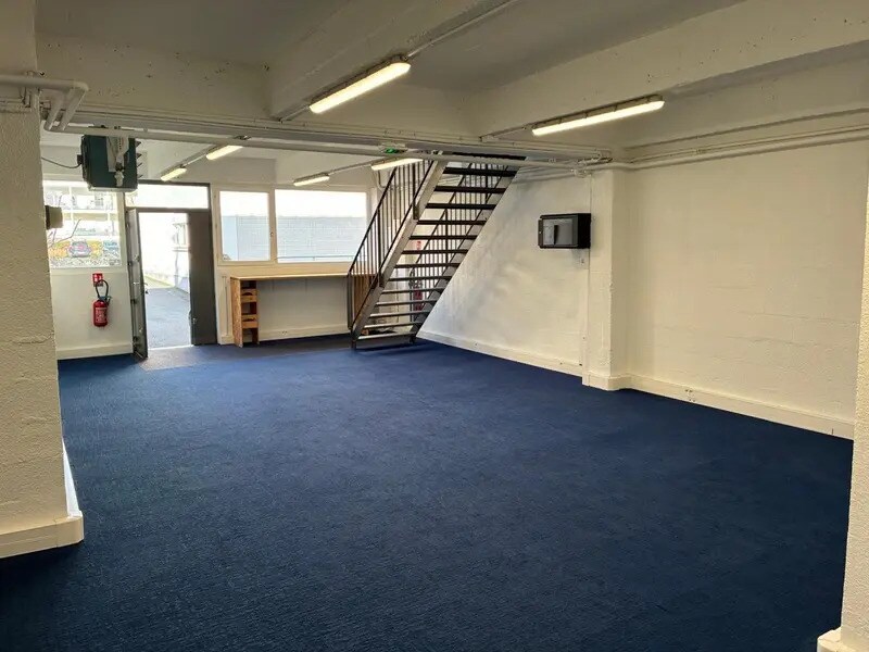 Office in Montreuil for lease Building Photo- Image 1 of 18