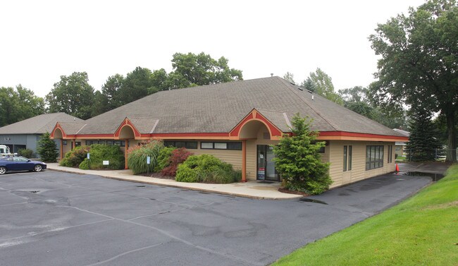 Plus de détails pour 120 Marcell Dr NE, Rockford, MI - Bureau/Médical à louer