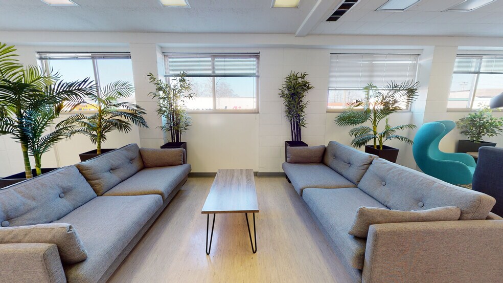 12140-12160 103A Av, Surrey, BC à louer - Numérisation 3D de Matterport - Image 2 de 24