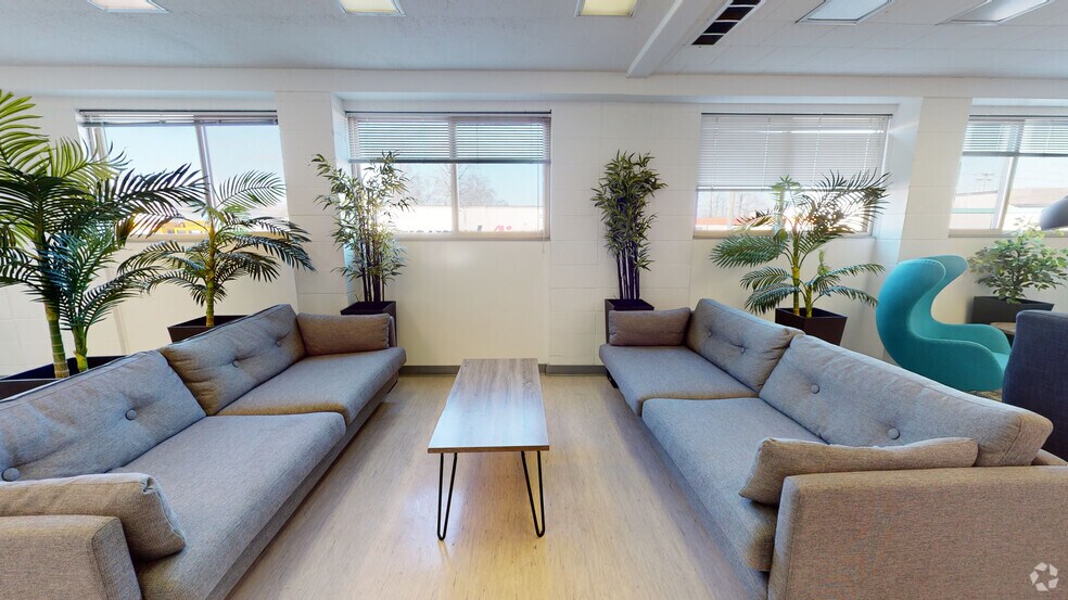 12140-12160 103A Av, Surrey, BC à louer - Numérisation 3D de Matterport - Image 2 de 25