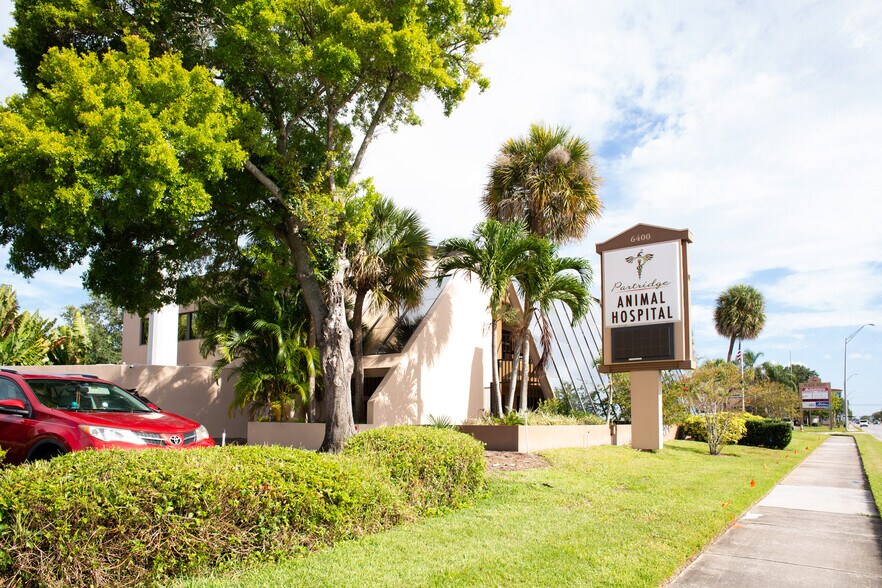 6400 4th St N, Saint Petersburg, FL à vendre - Photo du bâtiment - Image 3 de 25