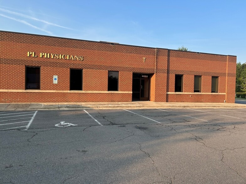 4550-4552 Empire Ct, Fredericksburg, VA for lease - Building Photo - Image 2 of 8