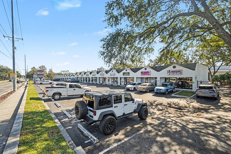 2312 W Waters Ave, Tampa, FL à louer - Photo du bâtiment - Image 3 de 7