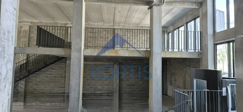 Flex in Lyon for sale - Building Photo - Image 2 of 7