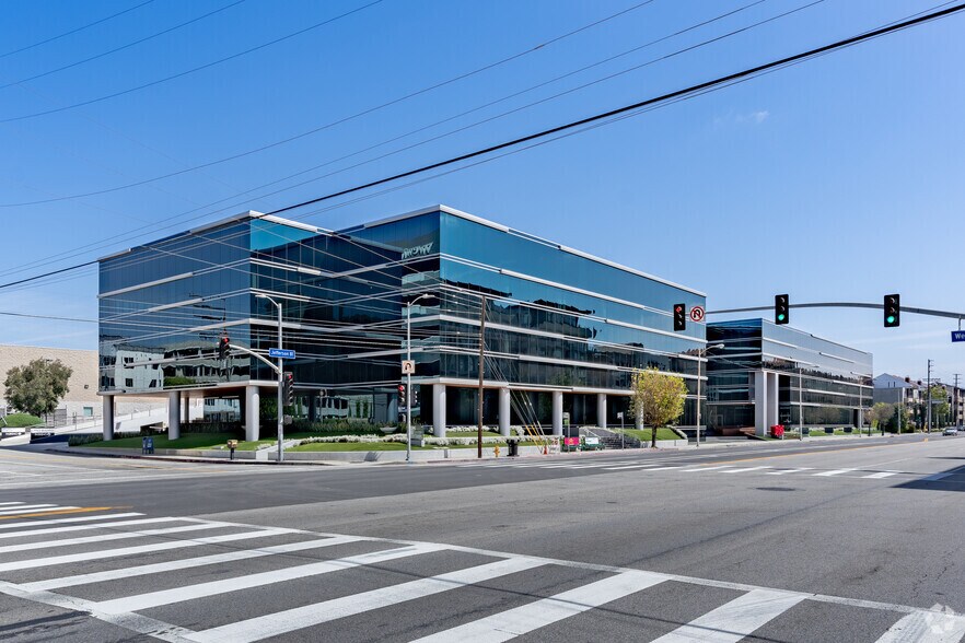 12555 Jefferson Blvd, Los Angeles, CA à louer - Photo du bâtiment - Image 2 de 5