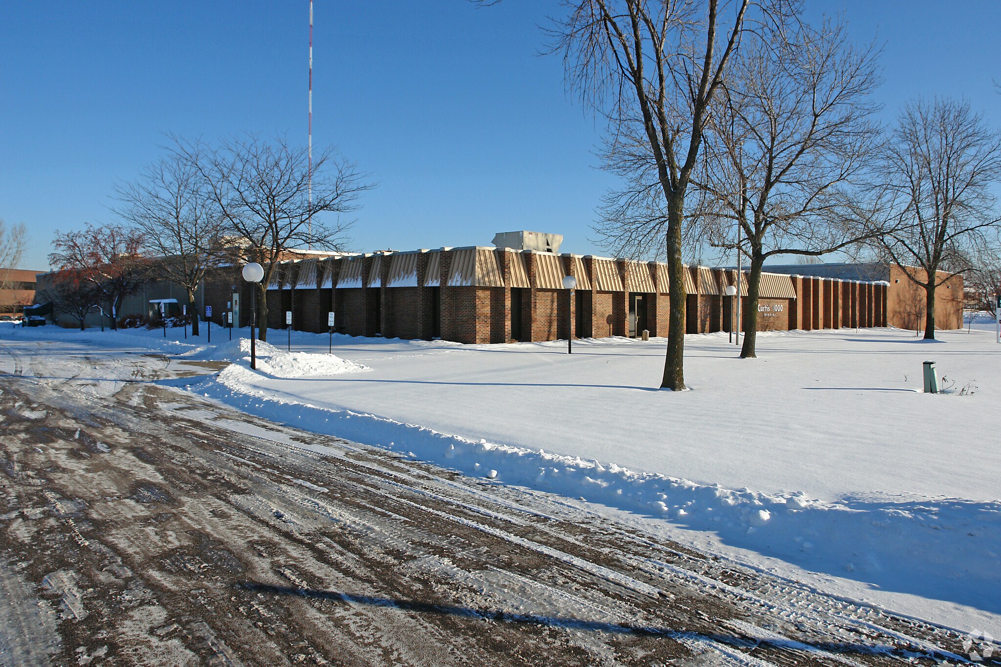 707 County Road E W, Saint Paul, MN à louer Photo principale- Image 1 de 3