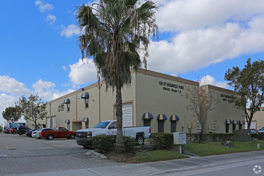 10820 NW 138th St, Hialeah, FL à louer - Photo du bâtiment - Image 3 de 11