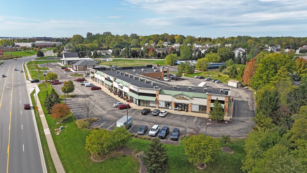 1011-1045 Gezon Pky SW, Wyoming, MI for sale - Building Photo - Image 1 of 4