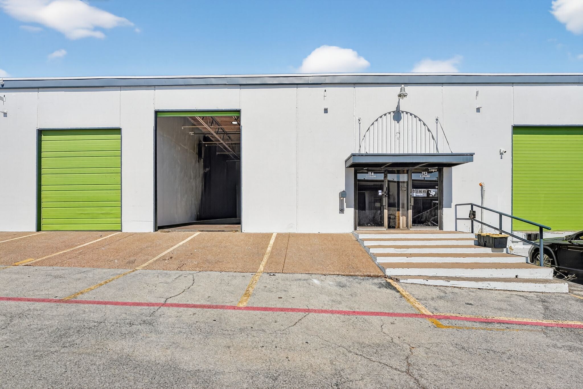 104-142 S Collins St, Arlington, TX for lease Building Photo- Image 1 of 3