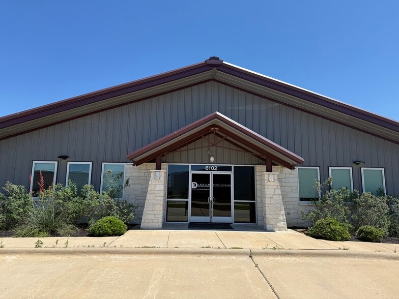 6102 Imperial Loop, College Station, TX for lease - Building Photo - Image 1 of 11