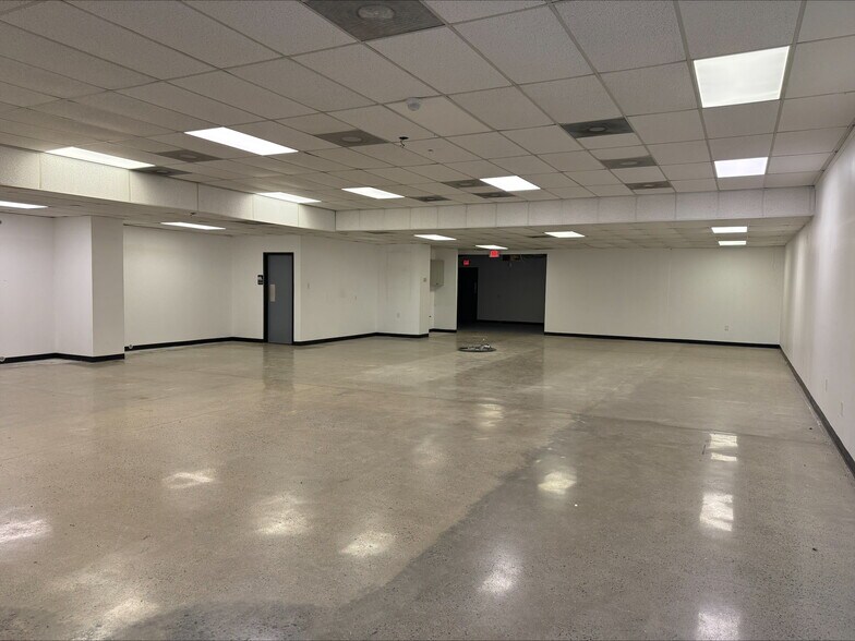 1080 N Cobb Pky, Marietta, GA à louer - Photo intérieure - Image 2 de 7