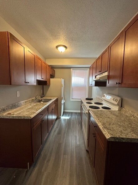 Bedford Portfolio portfolio of 3 properties for sale on LoopNet.ca - Building Photo - Image 3 of 7