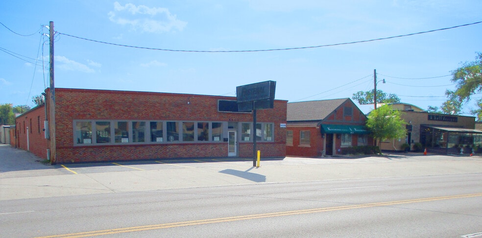 8410-8412 Manchester Rd portfolio of 2 properties for sale on LoopNet.ca - Building Photo - Image 2 of 2