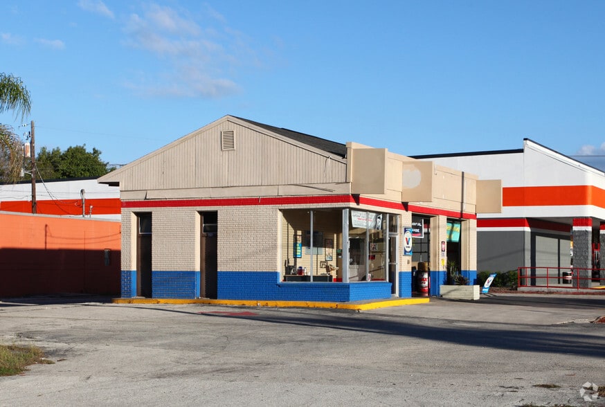 3018 Cleveland Ave, Fort Myers, FL à louer - Photo du bâtiment - Image 3 de 7