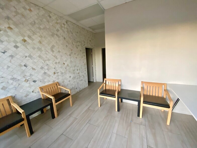 1710 W Horizon Ridge Pky, Henderson, NV à louer - Photo intérieure - Image 2 de 21